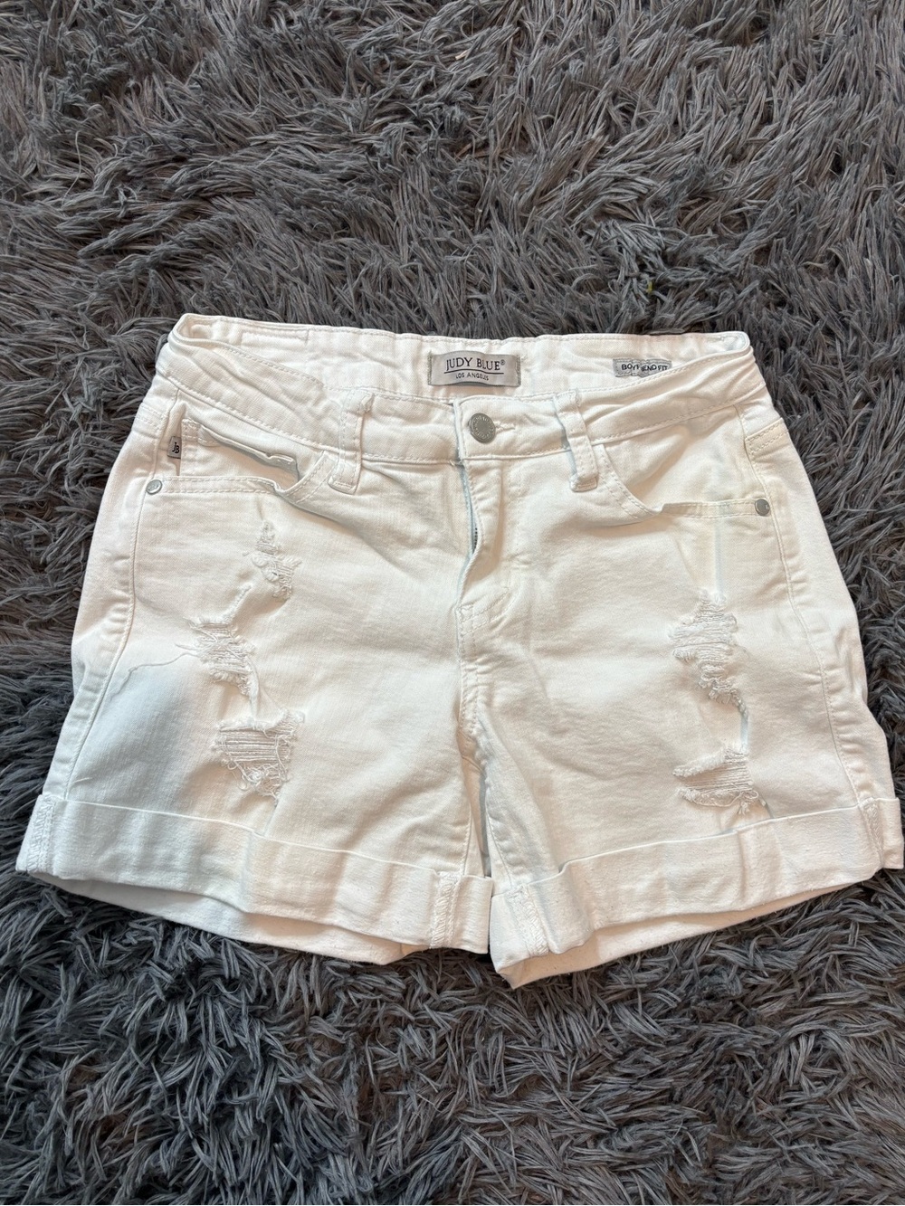 Judy Blue Boyfriend Fit White Distressed Cuffed Denim Shorts Woman 26